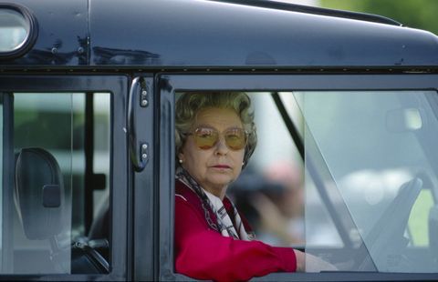 Erzsébet királynő vezetése Land Rover
